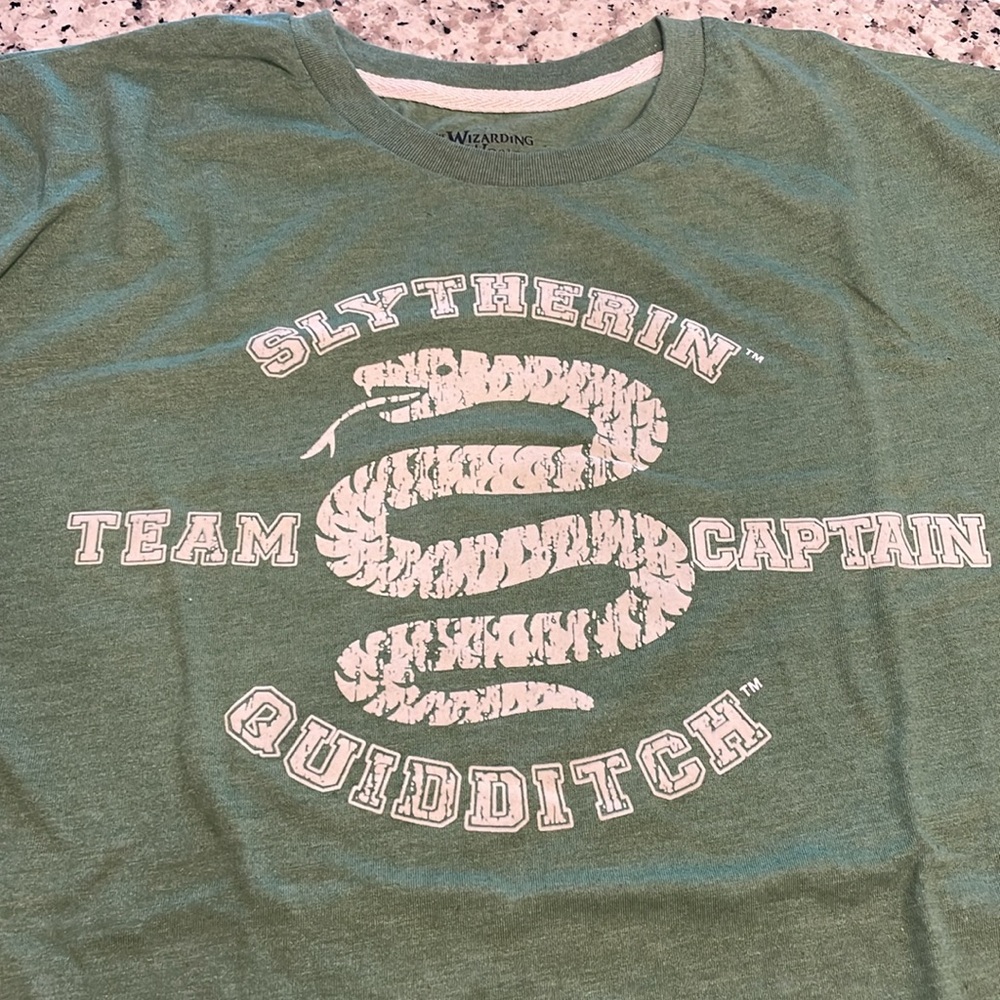 3/$25🛍️ Harry Potter Slytherin Team Captain Quidditch green short sleeve tee M